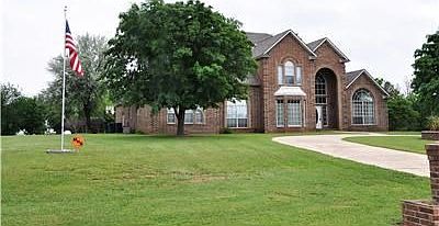 2nd image of 3400 Willow Pond Dr