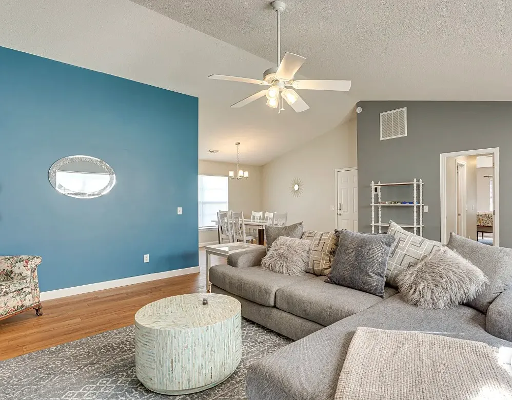 3 bed, 1302 sqft, $2,700 — Photo 2