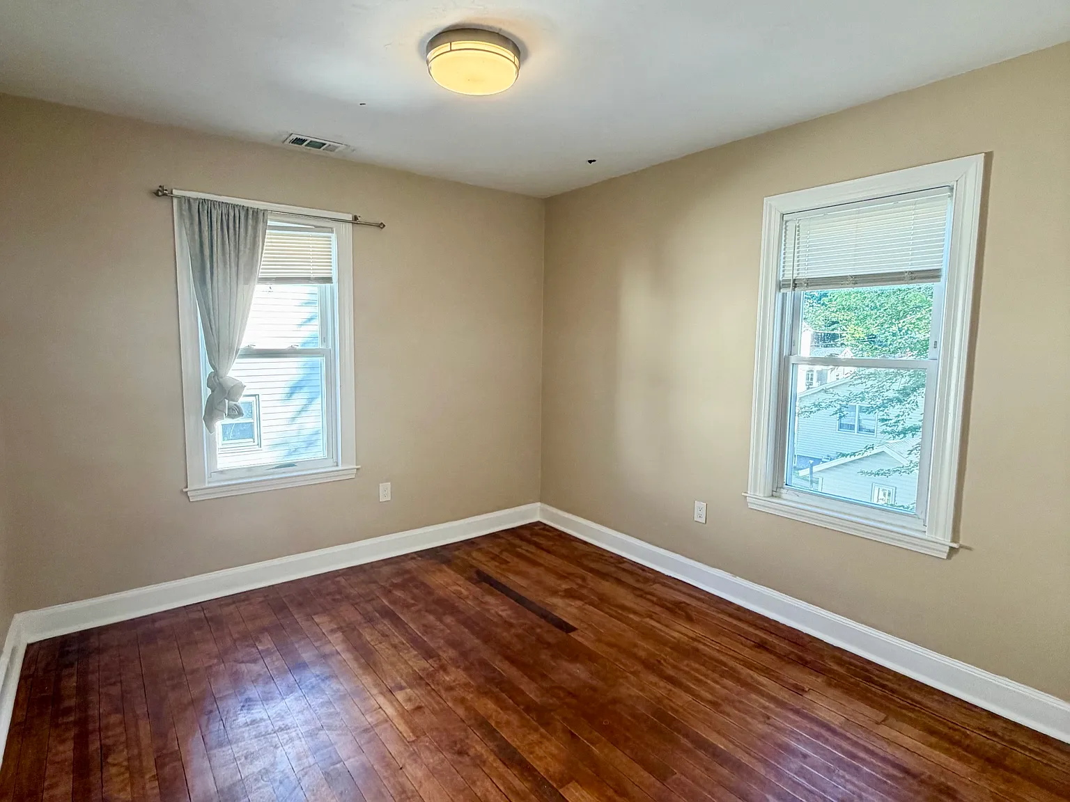 6 bed, 2.5 bath, $4,500 — Photo 3