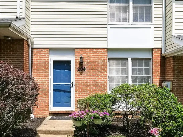 208 Meadowview Dr, Canonsburg, PA 15317