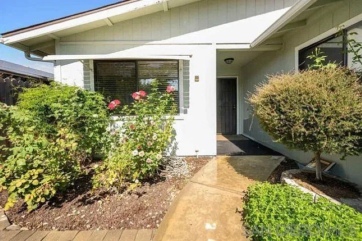 2 bed, 2.0 bath, 1425 sqft, $3,150 — Photo 2