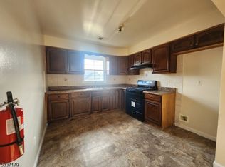 22 Saint James Pl FLOOR 1, Newark, NJ 07112