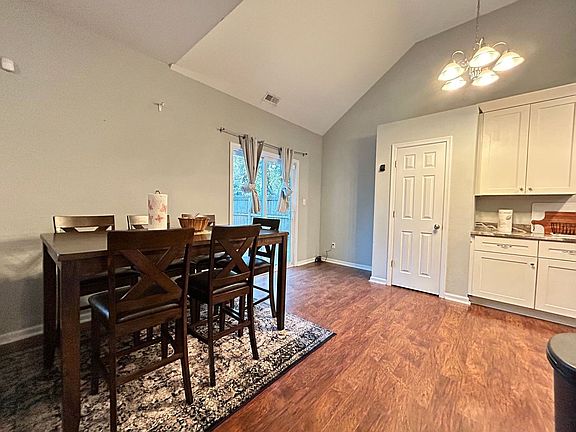 3rd image of 1518 Delevan St
