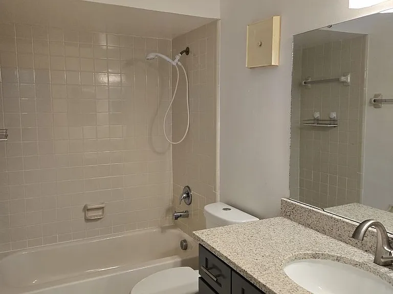 2738 Hunt Club Ln — Photo 11