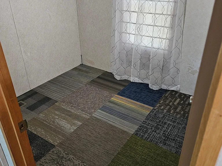 Middle bedroom