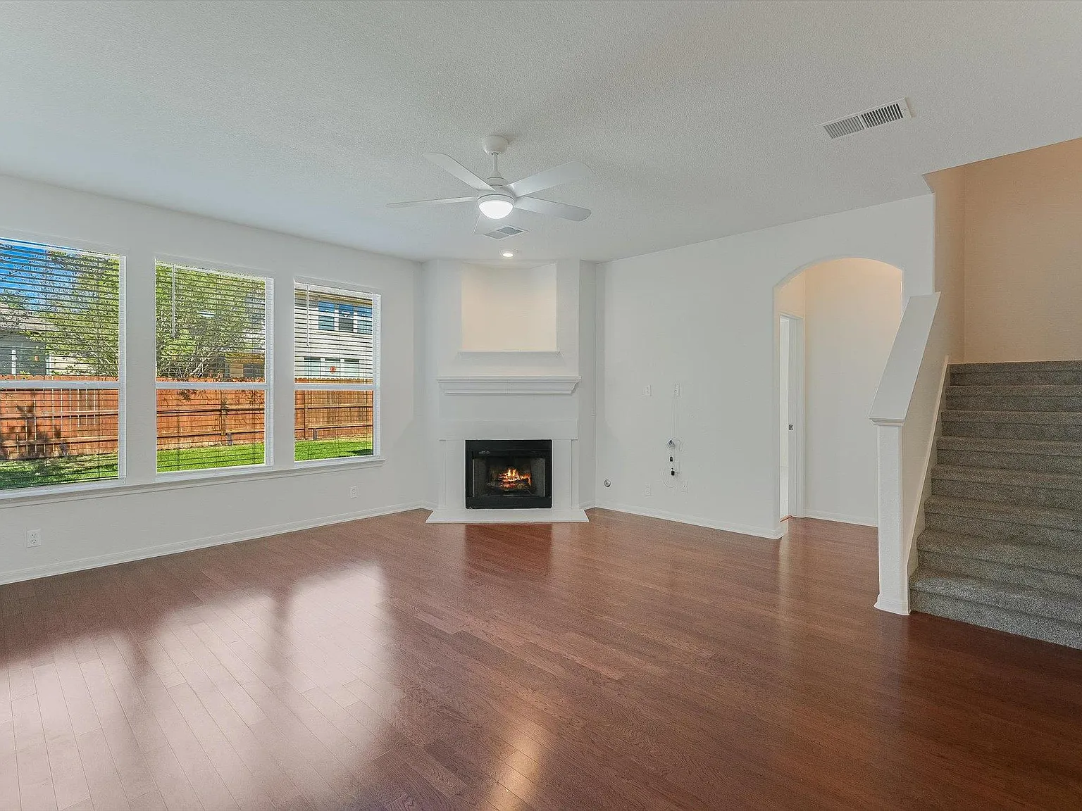 4 bed, 3.5 bath, 2691 sqft, $4,500 — Photo 3