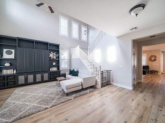 4th image of 3786 E Parkview Dr