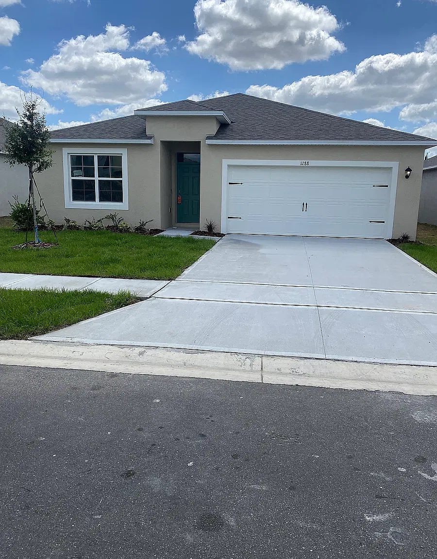 4 bed, 1867 sqft, $2,200 — Photo 1