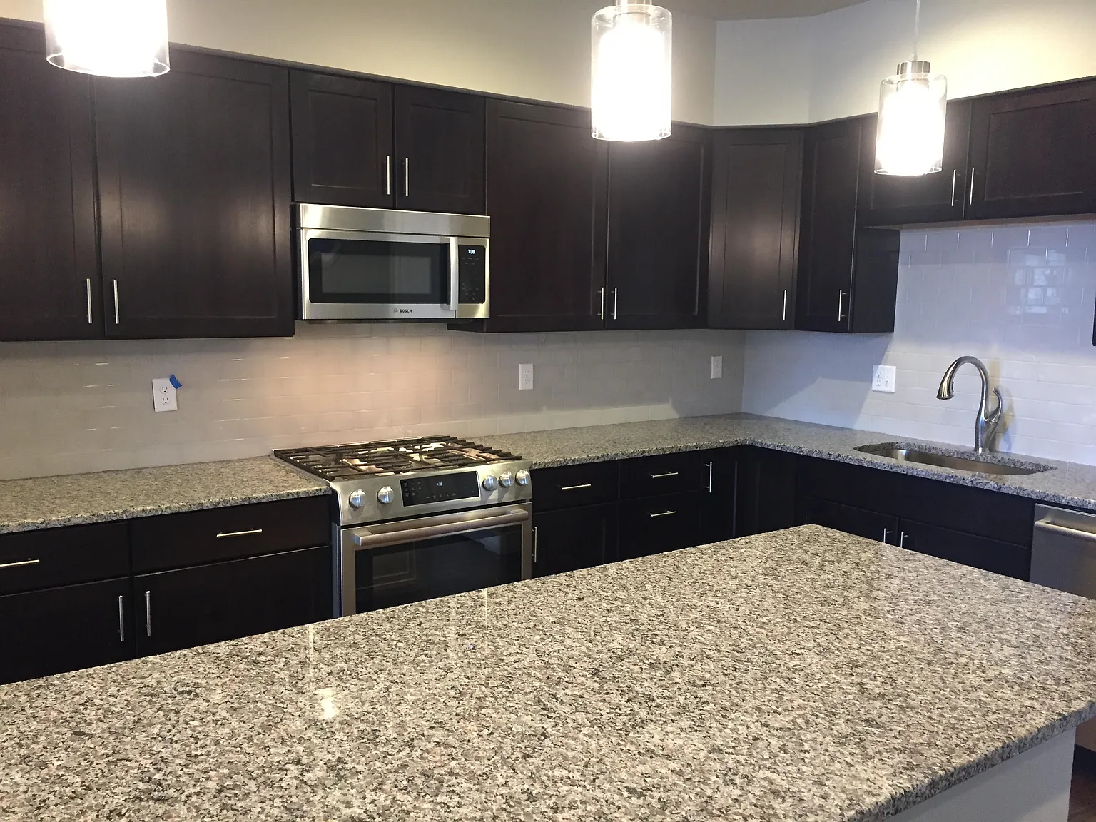 3 bed, 3.5 bath, 2100 sqft, $2,995 — Photo 3