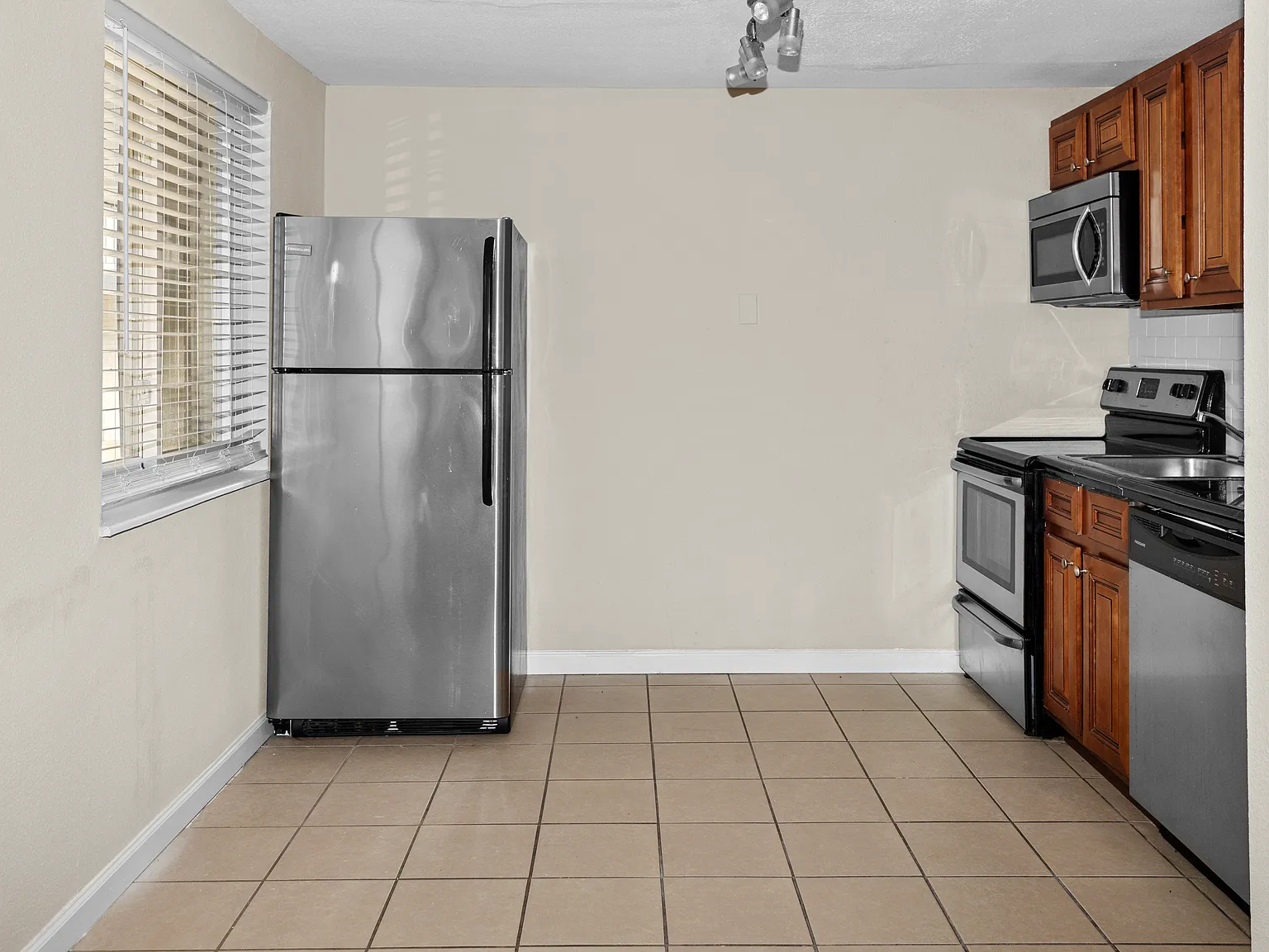 1 bed, $932 — Photo 4