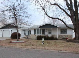 107 Westwood Dr, Abilene, KS 67410