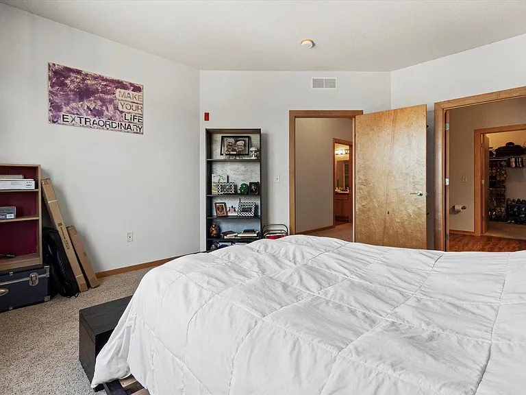 Master suite w/ shower stall and walk-in closet