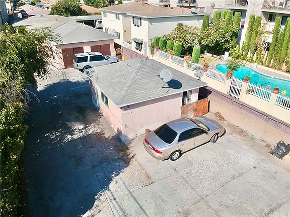 3rd image of 13809 Yukon Ave