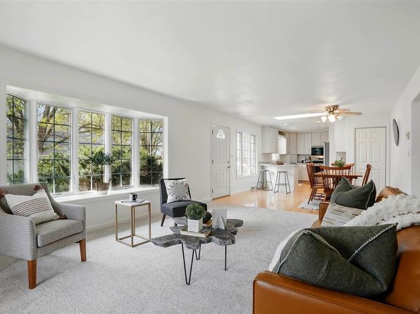 140 N Knisel St, Riverside, IA 52327