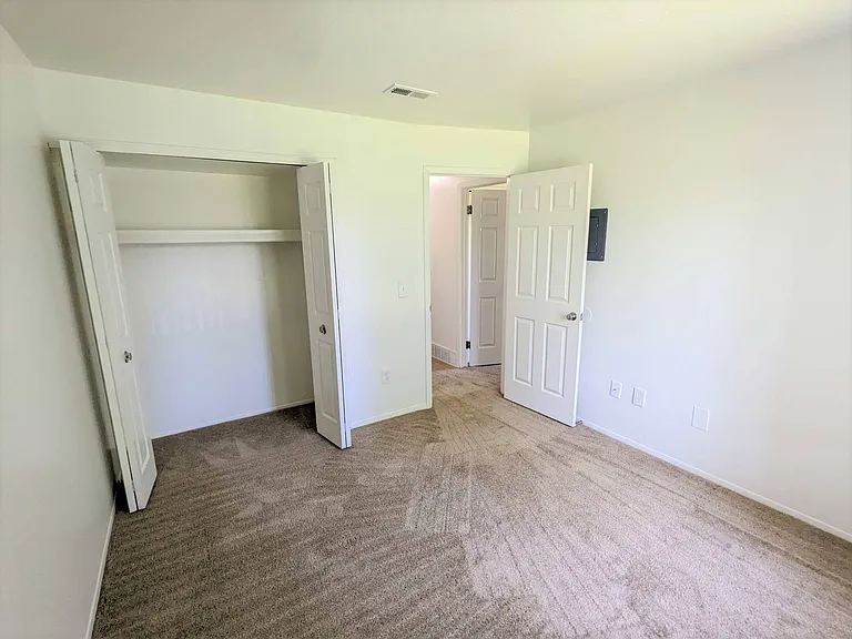 Windsor Place Apartments — Photo 74