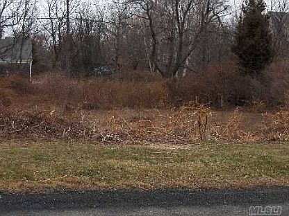 2nd image of 555 Summit Ln