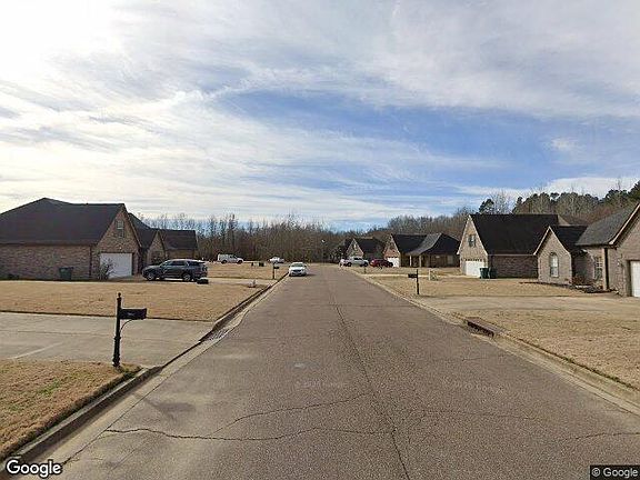 Exterior Neighborhood (street photo)