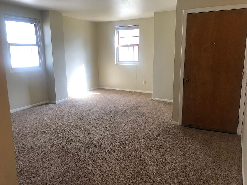 2nd image of 210 Elm St APT 1