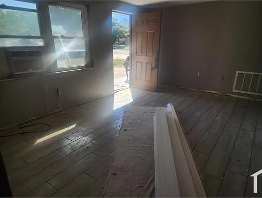 4 bed, $2,100 — Photo 2
