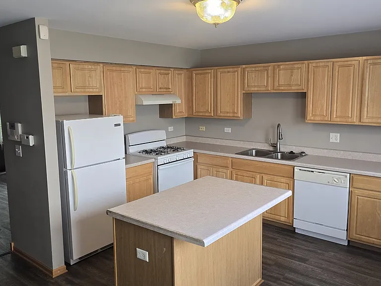 2053 Grayhawk Dr — Photo 4