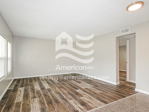 468172_004_living_room_13913430.jpg
