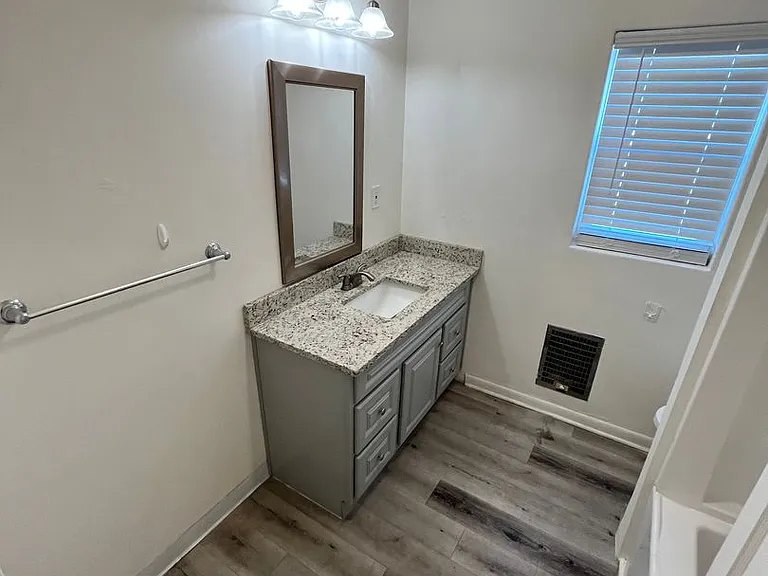 2220 E Grant Rd — Photo 23