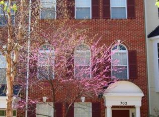 702 Crooked Creek Dr, Rockville, MD 20850