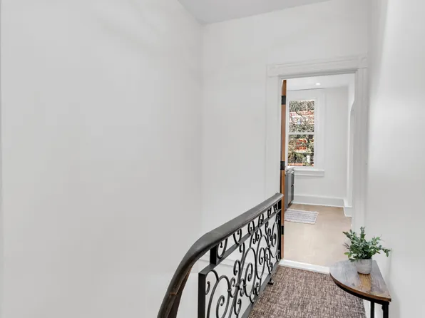 25-20 Newtown Avenue image 13 of 14