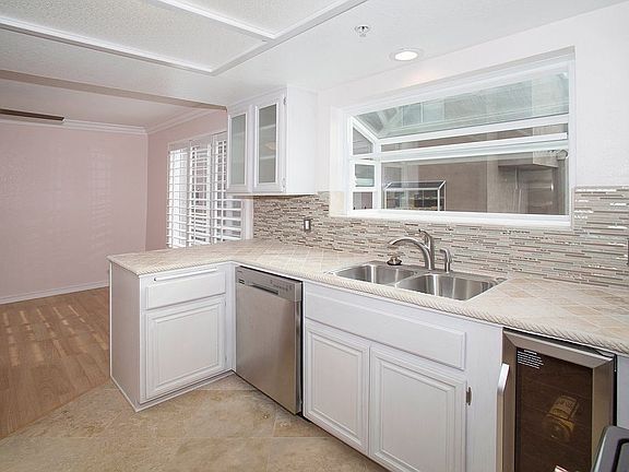 4th image of 1309 E Grand Ave #El