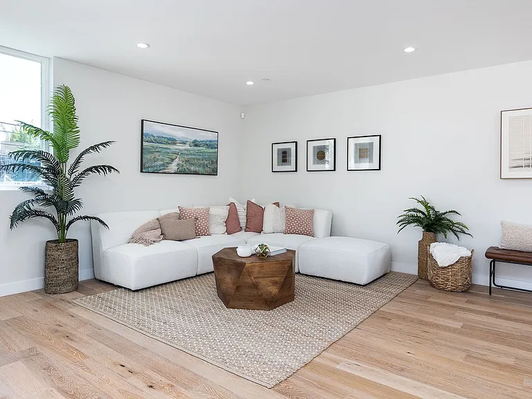 Brand New Luxury 2026 Construction Homes In Silverlake! — Photo 9