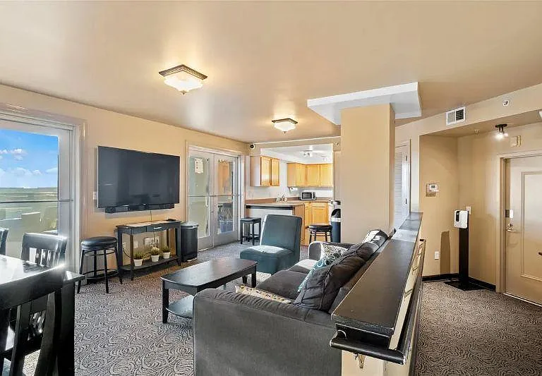 718 Trade St #301 — Photo 20