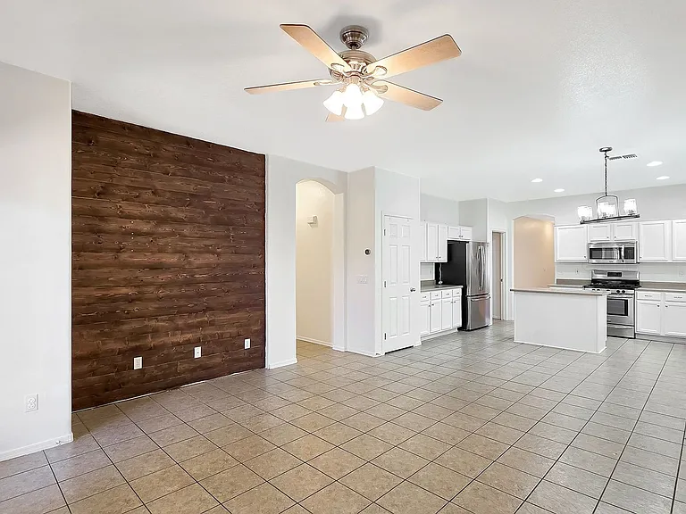 12509 W Washington St — Photo 9