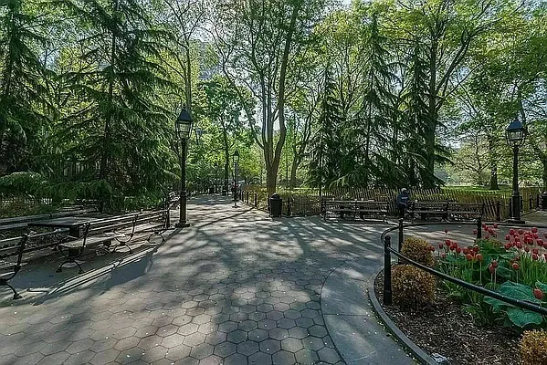 Rented by REAL New York | media 6