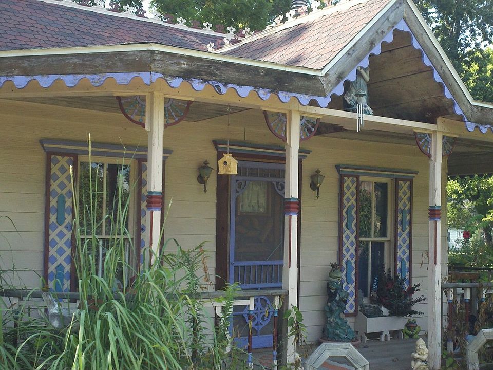 2nd image of 305 S Remmele St