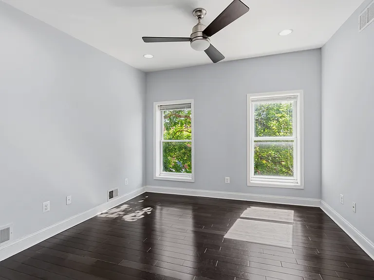 412 S East Ave — Photo 24