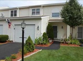 32 Tompion Ln, Saratoga Springs, NY 12866
