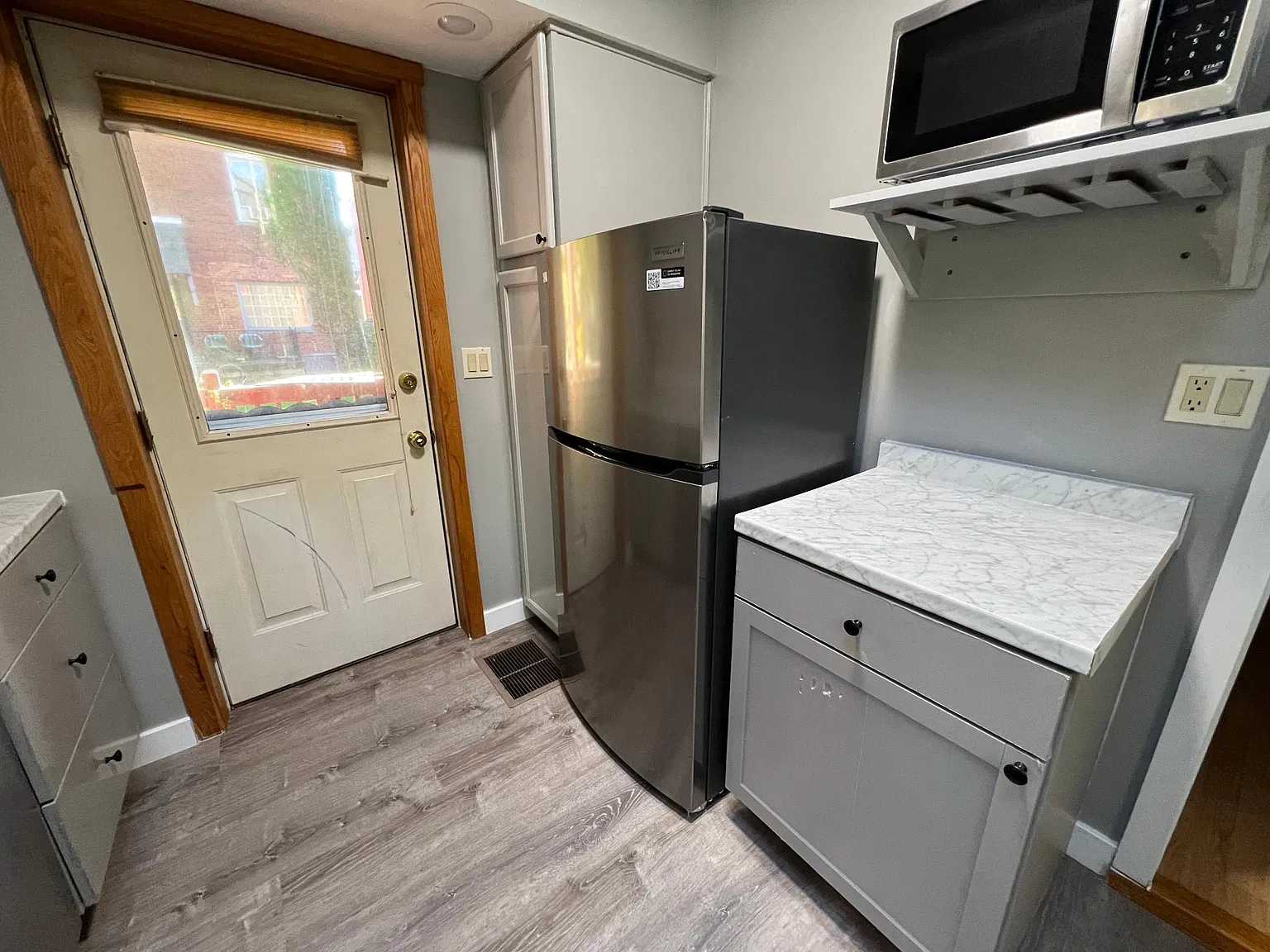 557 Mifflin Ave — Photo 2