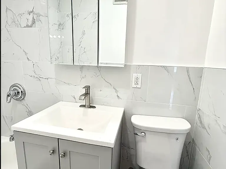21 E 62nd St #4B — Photo 17