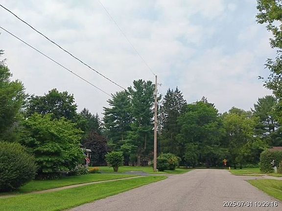 Exterior Neighborhood (street photo)