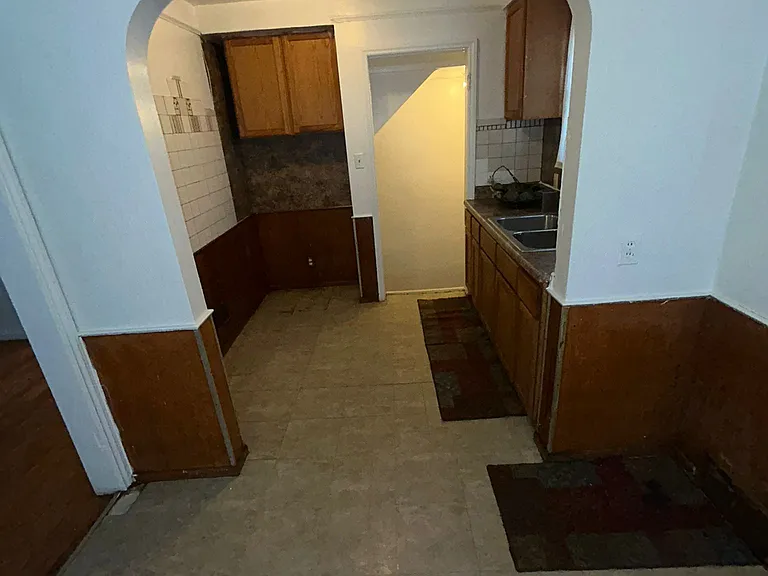 16887 Rutherford St — Photo 3