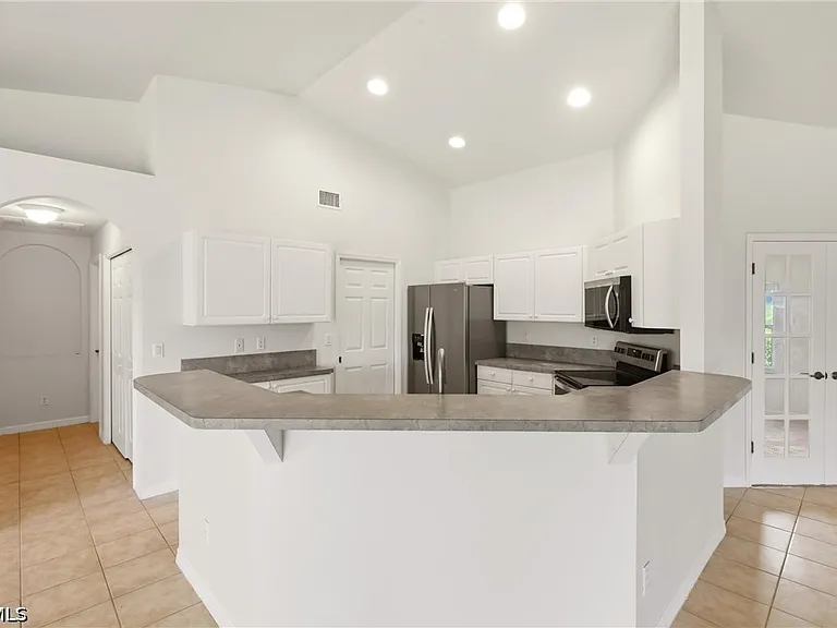 2600 SW 1st St — Photo 12