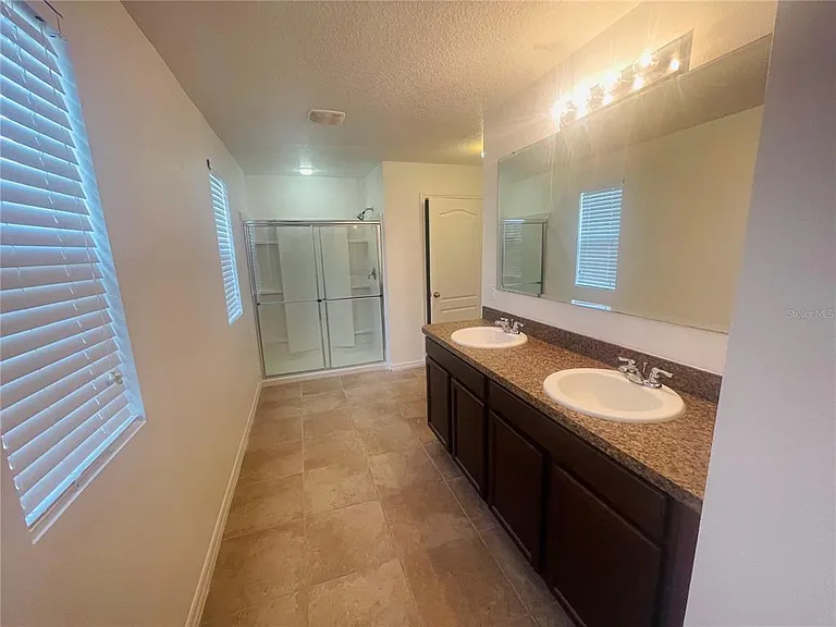16616 Broadford Ln — Photo 18