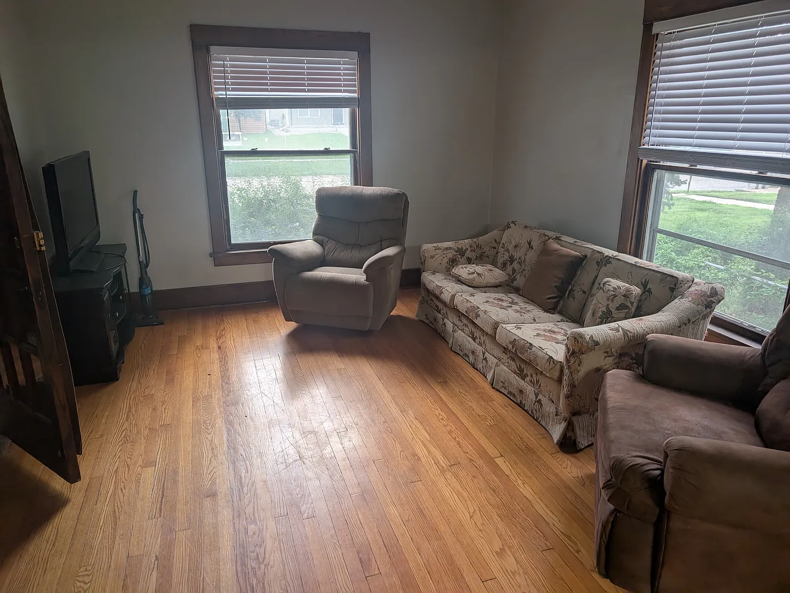 2 bed, 1100 sqft, $1,000 — Photo 3