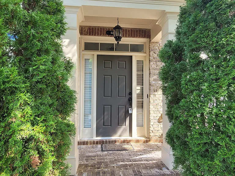 4185 Baverton Dr — Photo 2