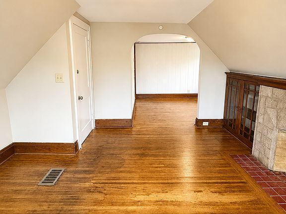 2nd image of 172 Roesch Ave Unit 3