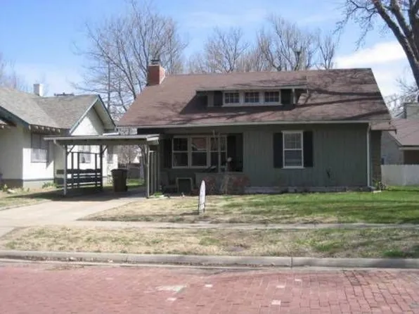 1810 N Ash St, Hutchinson, KS 67502