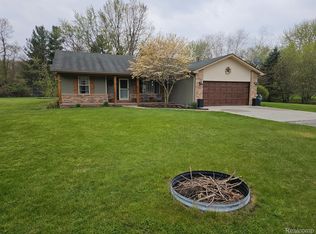 5765 Roberts Rd, Cottrellville, MI 48039