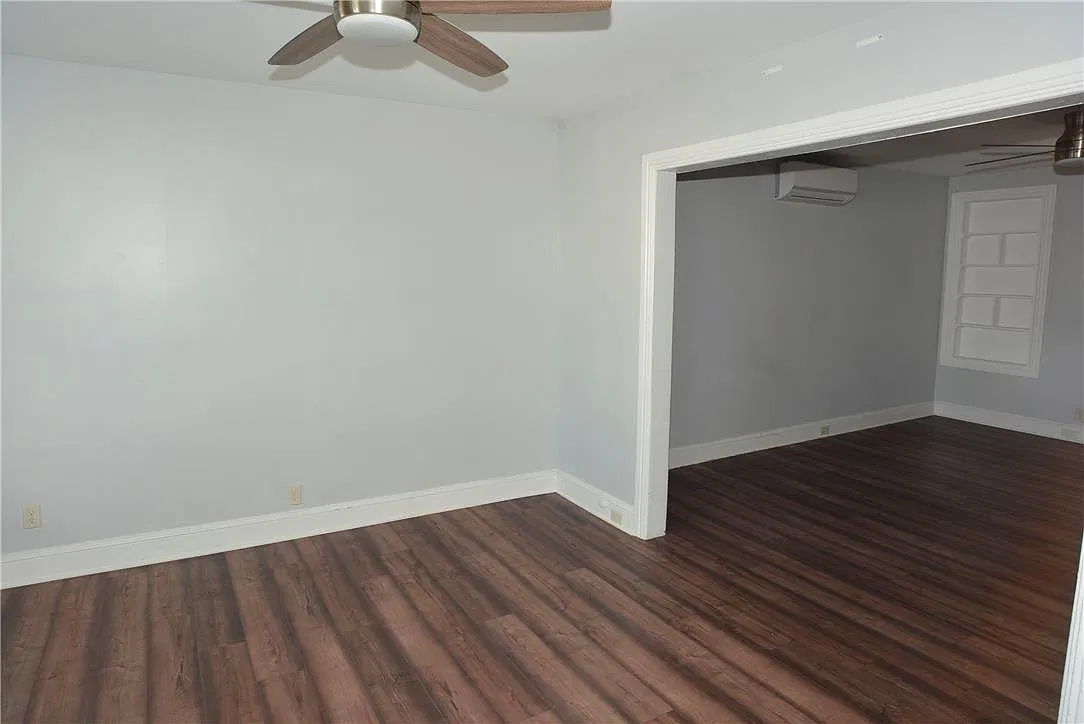 3 bed, 1.0 bath, 476 sqft, $2,000 — Photo 2