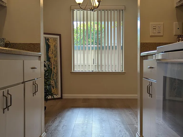 Live Oak Apartments — Photo 34