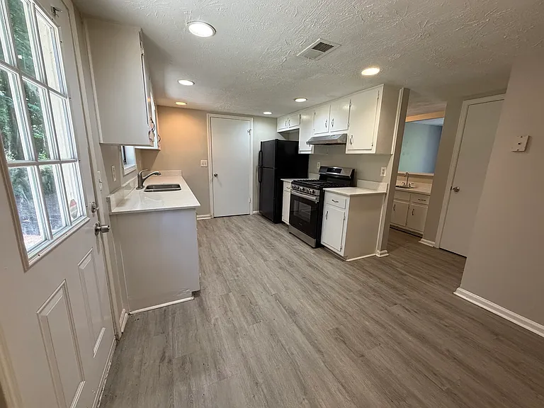 1386 Williamsburg Ln #L — Photo 8